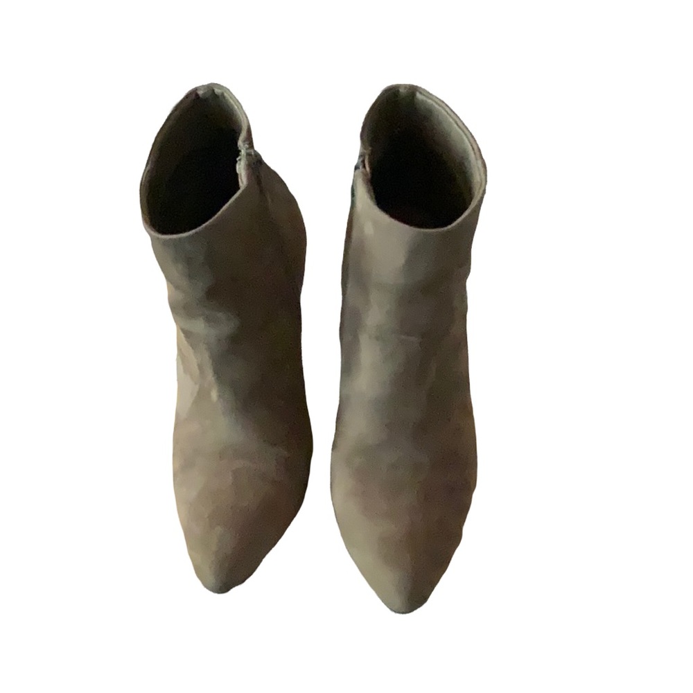 Size 9 gently used tab suede boots